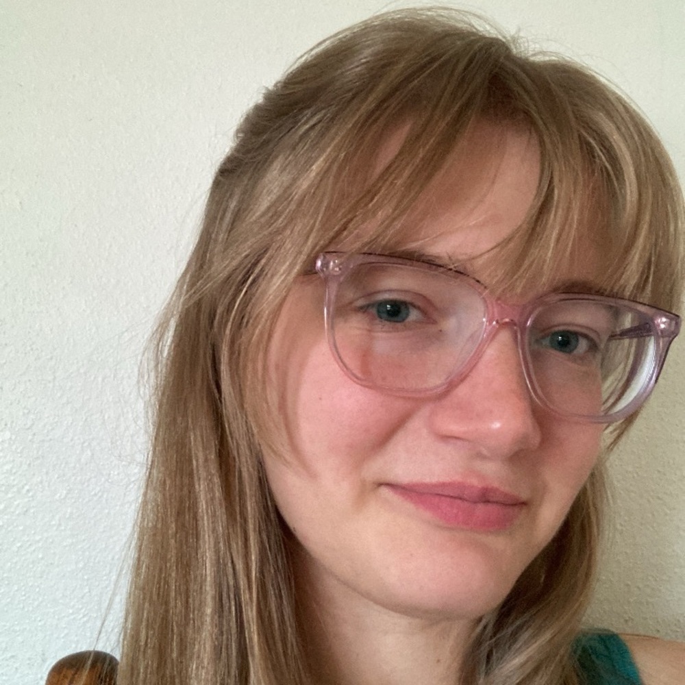 Meet your Posher, Charis